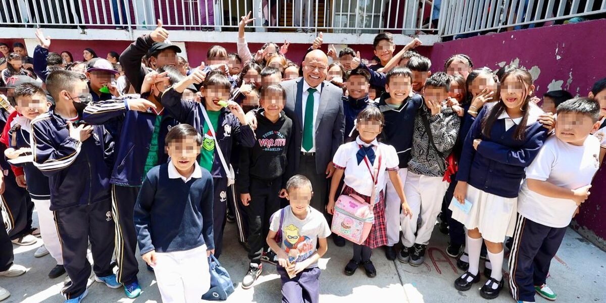 Tlalnepantla entrega 350 becas Rita Cetina para fortalecer educación básica