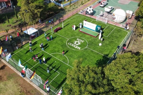 Tlalnepantla inaugura cancha moderna en deportivo Cri Cri con pasto sintético y LED