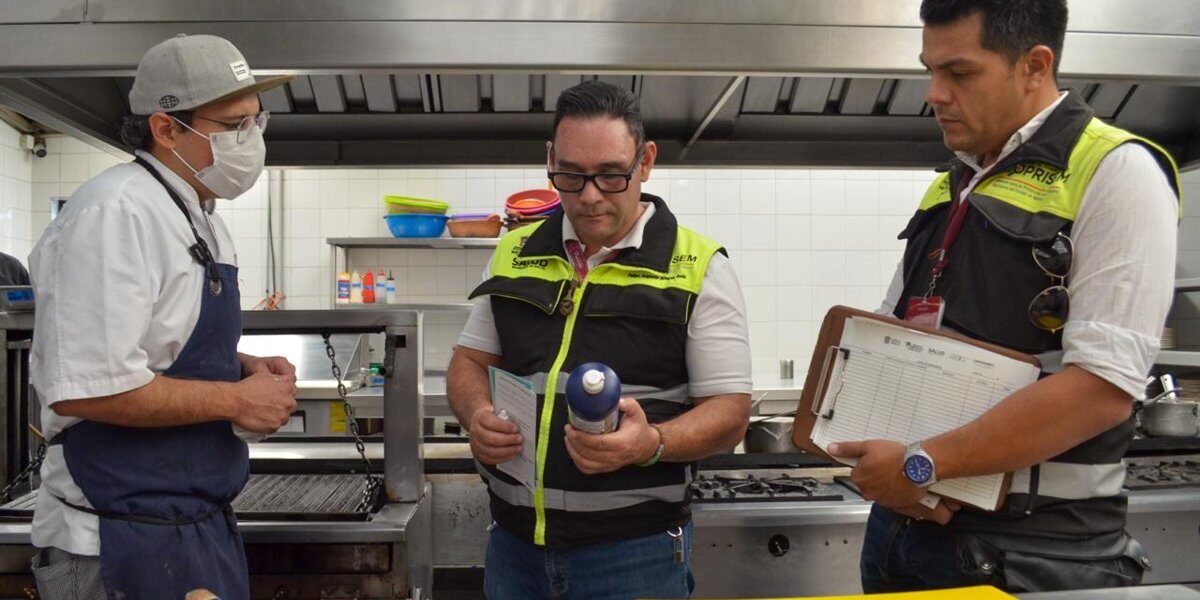 Capacitan a 16 mil manejadores de alimentos en el Estado de México