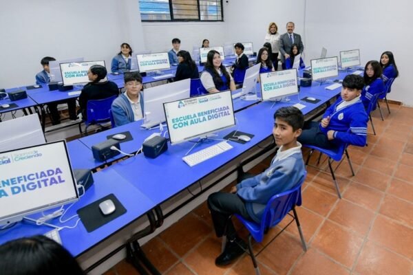 Atizapán invierte en educación: 221 aulas digitales benefician a 60 mil estudiantes