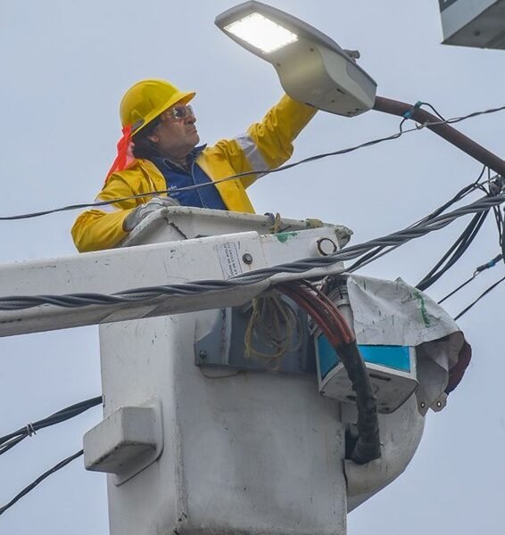 Atizapán instala más de 11 mil luminarias para mejorar seguridad