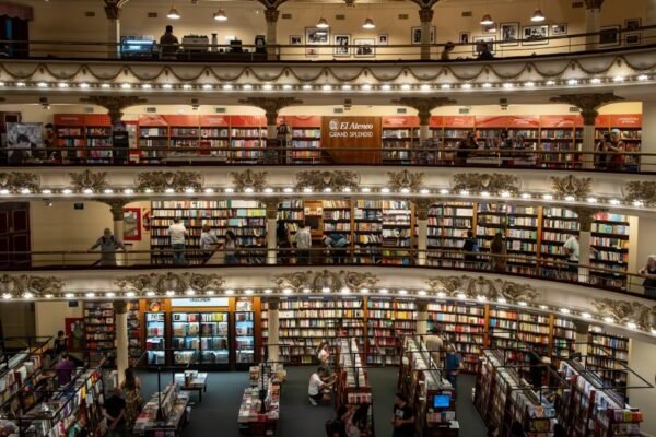Losada reimagina la venta de libros en tiempos de crisis: el 2x1 como acto de resistencia cultural