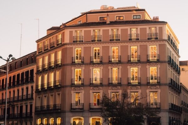 Madrid se posiciona como capital mundial del turismo de lujo: qué significa para Latinoamérica