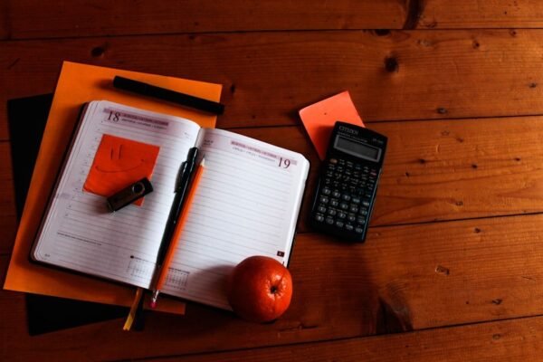 La voz que falta: por qué el periodismo económico educativo es urgente en México