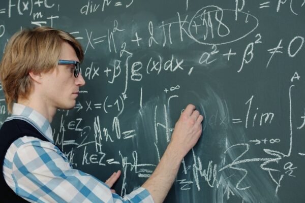 El apuesta por becas: ¿puede la educación pública mexicana transformarse desde la base?