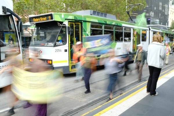 Cien mil estudiantes ya acceden a becas de transporte: el reto de la universalidad