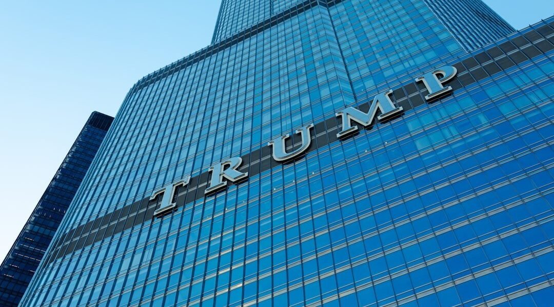 Trump defiende imperio cripto: USD $580 millones en ingresos familiares