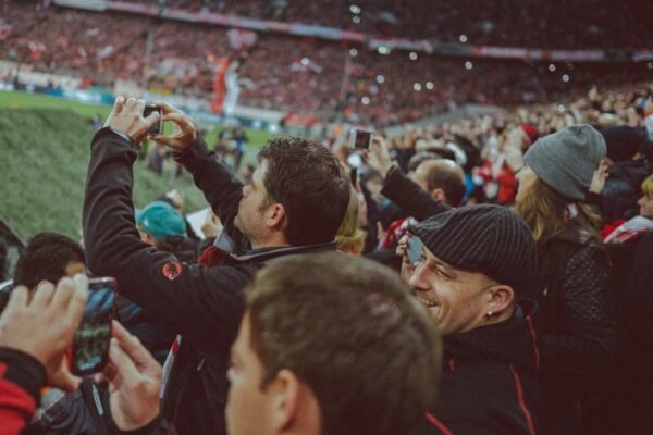 Cuando el fútbol nos distrae de lo que importa: la paradoja del intelectual