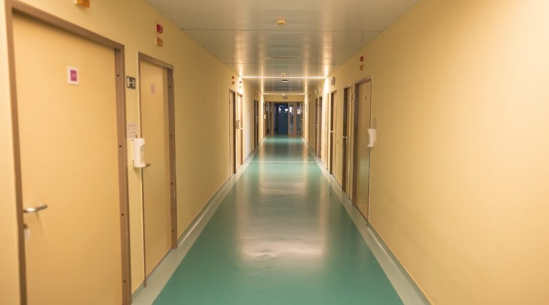 Empresa proveedora del IMSS enfrenta insolvencia: qué significa para la salud pública