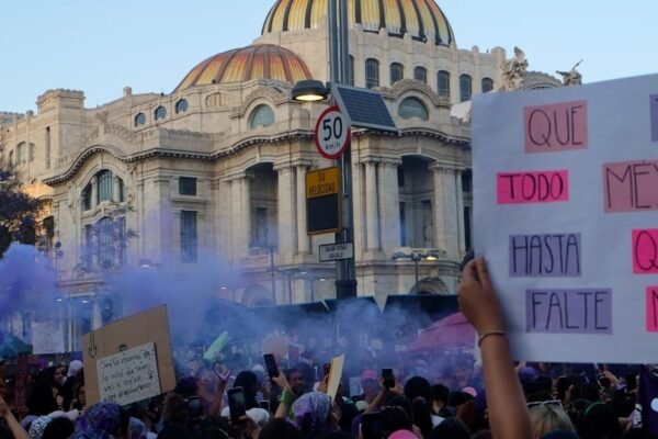 ¿Cárcel de adultos para menores?: México revive el debate más polarizado