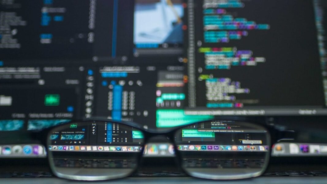¿Qué ven de ti las IAs? HubSpot lanza herramienta para medir tu reputación digital