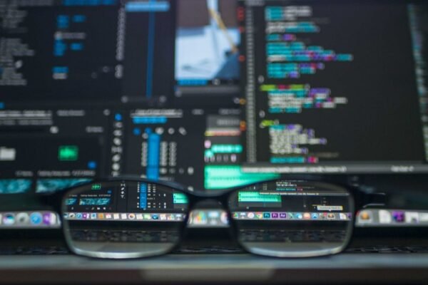 ¿Qué ven de ti las IAs? HubSpot lanza herramienta para medir tu reputación digital
