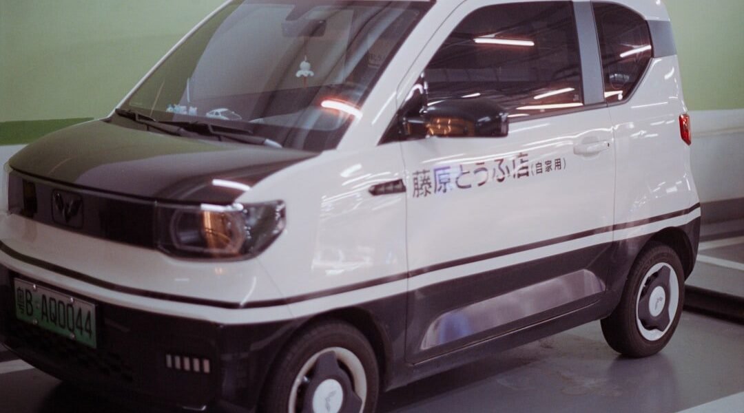 Paneles solares en autos eléctricos: la promesa que no cuajó