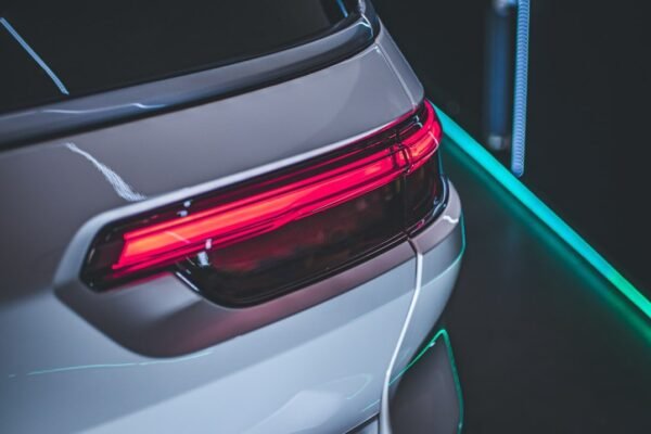 Paneles solares en autos: por qué el experimento alemán no salvará los eléctricos