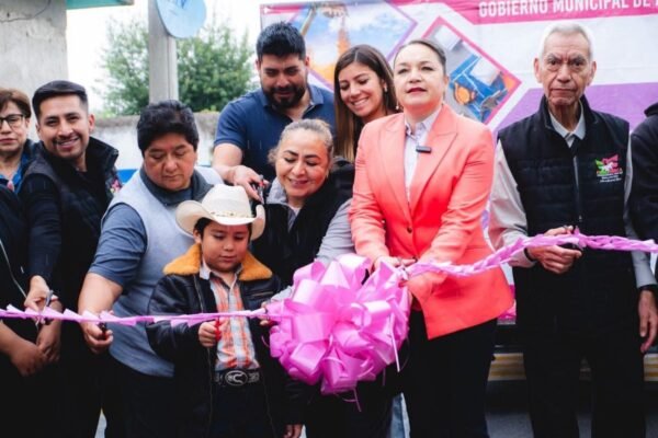 Amecameca inaugura pavimentación de calle Atenógenes Santa María