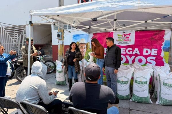 Amecameca refuerza apoyo al campo con entrega de semillas y animales