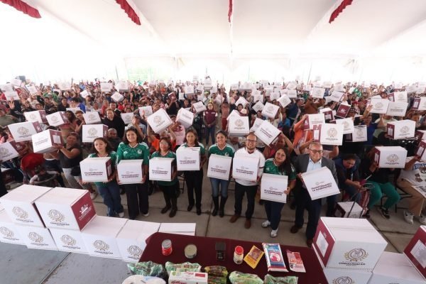 Chimalhuacán entrega 1,366 canastas alimentarias a familias vulnerables