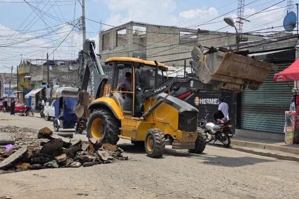 Chimalhuacán rehabilita calles dañadas por lluvia de julio