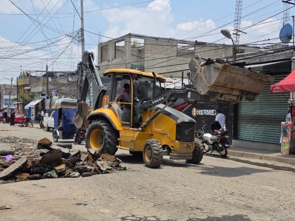 Chimalhuacán rehabilita calles dañadas por lluvia de julio