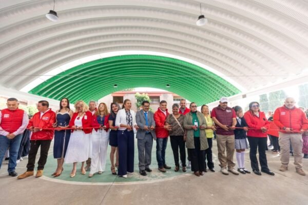 Coacalco inaugura nuevo arcotecho en primaria Gabriela Mistral