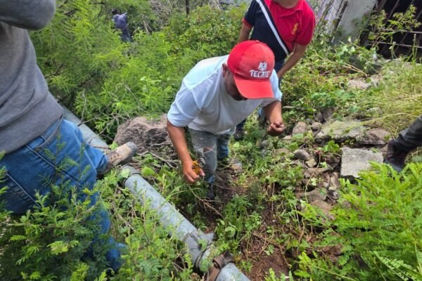 Clausuran tres tomas clandestinas de agua en Ecatepec que abastecían 60 viviendas