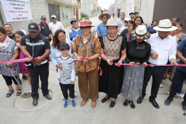 Ecatepec: Alcaldesa entrega obras de infraestructura a colonos tras 13 años de espera