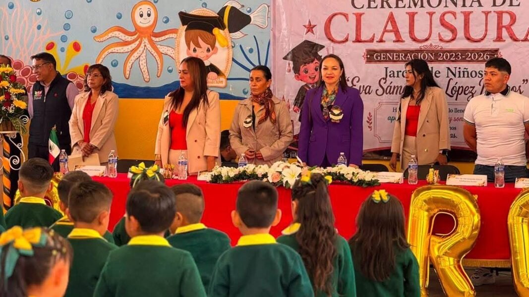 Ivette Topete reafirma su compromiso con la educación en cuatro ceremonias de graduación