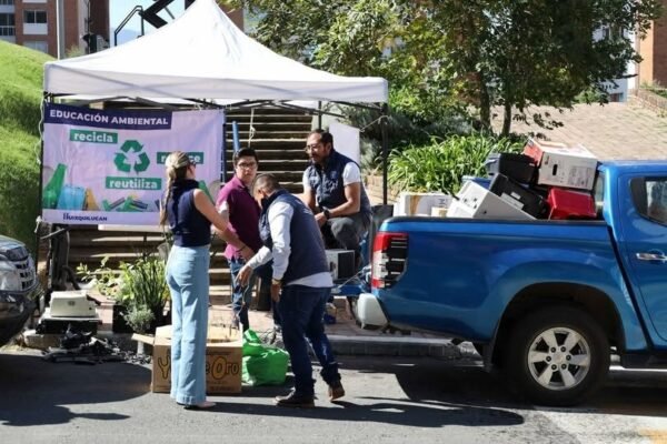 Huixquilucan recupera 3 toneladas de residuos en campaña ambiental