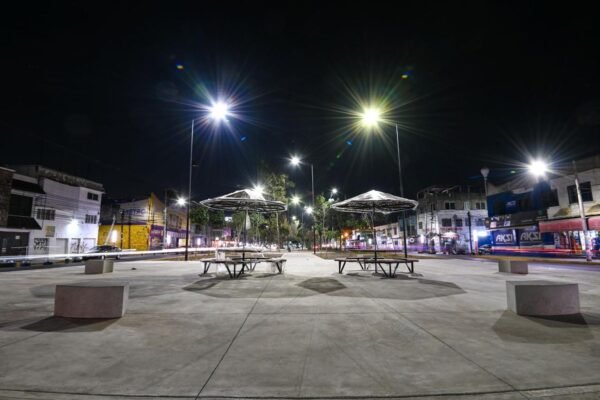 Estado de México instala casi 3 mil luminarias LED en espacios públicos