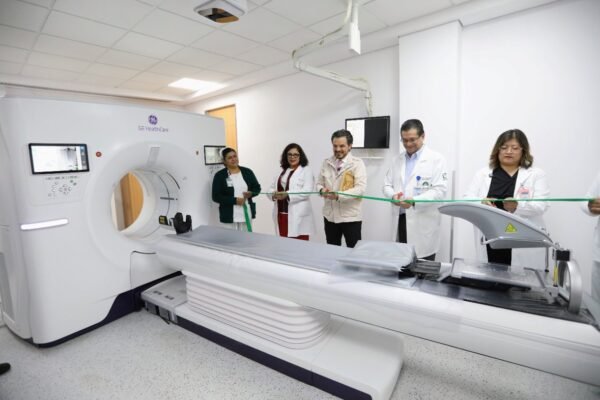 El IMSS inaugura resonador magnético y tomógrafo de última generación en La Raza