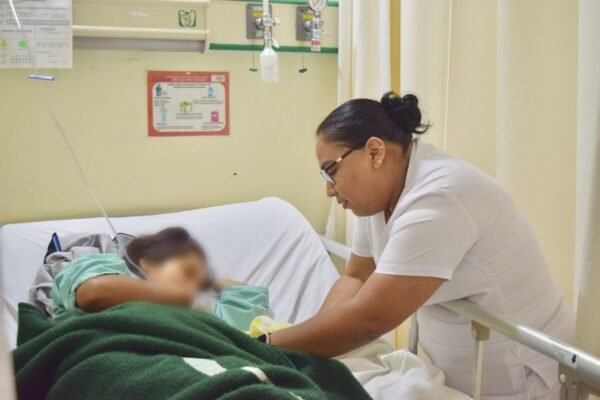 Traslado aéreo salva a madre y recién nacido en Nayarit