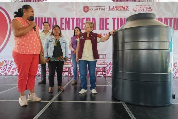 La Paz continúa entrega de tinacos gratuitos para garantizar agua potable