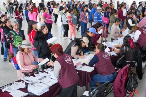 La Paz reparte 6 mil despensas del programa 'Alimentando Corazones'