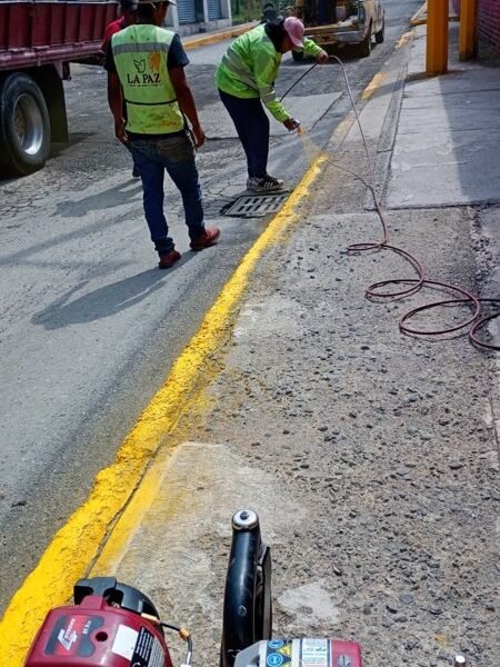 La Paz continúa programa de limpieza urbana para recuperar espacios públicos