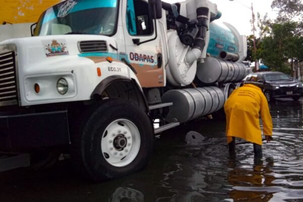 Nezahualcóyotl intensifica desazolve en drenajes para evitar inundaciones