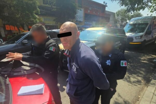 Guardia Municipal detiene a presunto ladrón de farmacias en Naucalpan