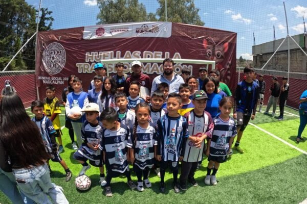 Naucalpan renueva cancha deportiva en Lomas de Chamapa