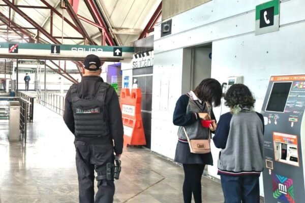 Refuerzan seguridad en estaciones del Metro de Nezahualcóyotl