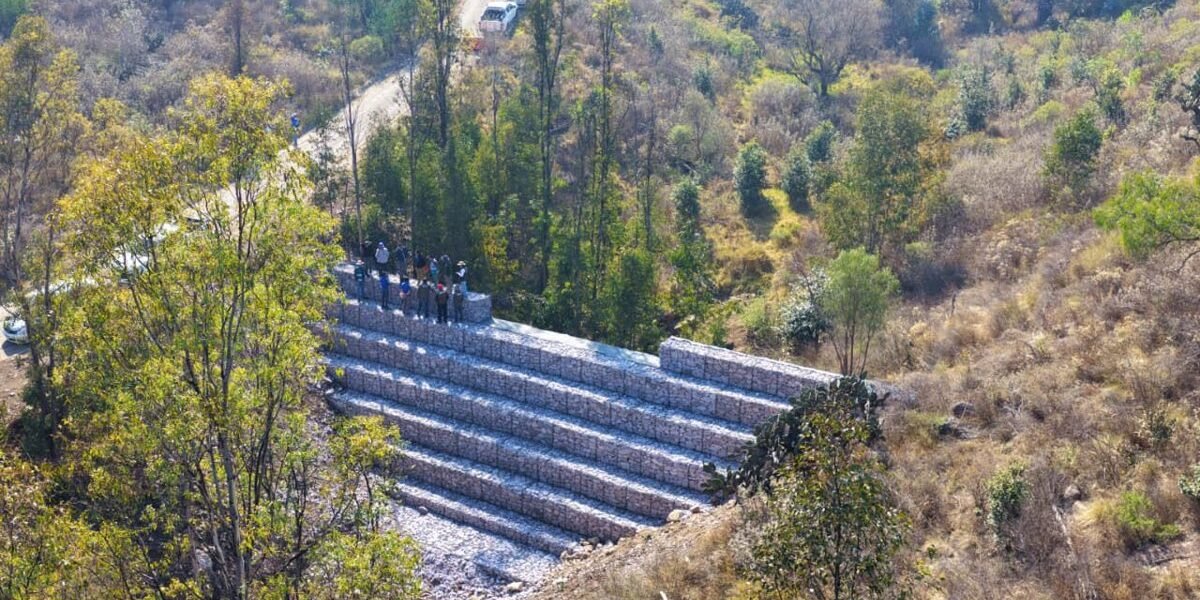 Estado de México entrega primeras presas para conservar agua en Sierra de Guadalupe