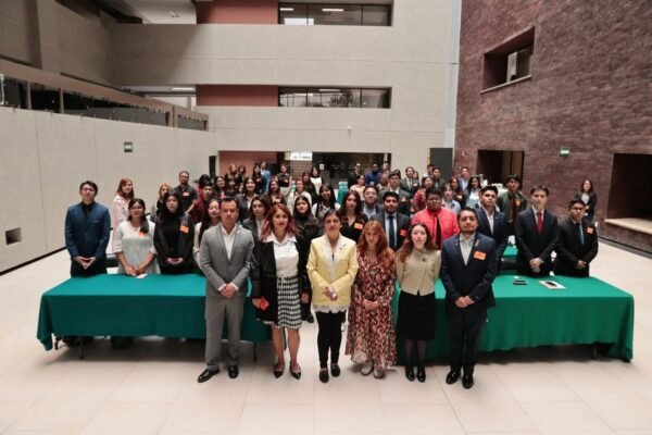 Abre Diputados puertas a jóvenes con Parlamento Universitario del Bajío
