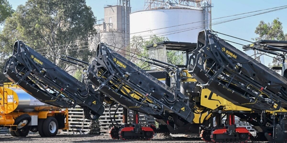Estado de México entrega trenes de pavimentación para rehabilitar vialidades en Zona Oriente
