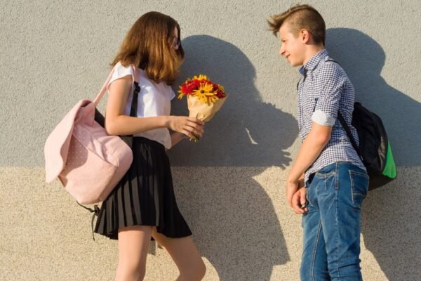 El primer amor adolescente: cómo acompañar a tus hijos sin juzgar