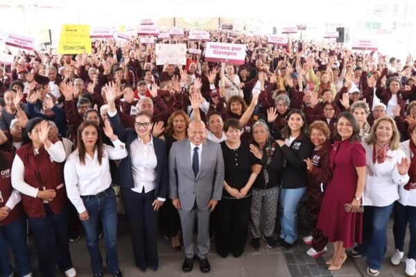Tlalnepantla entrega 2 mil kits deportivos a adultos mayores