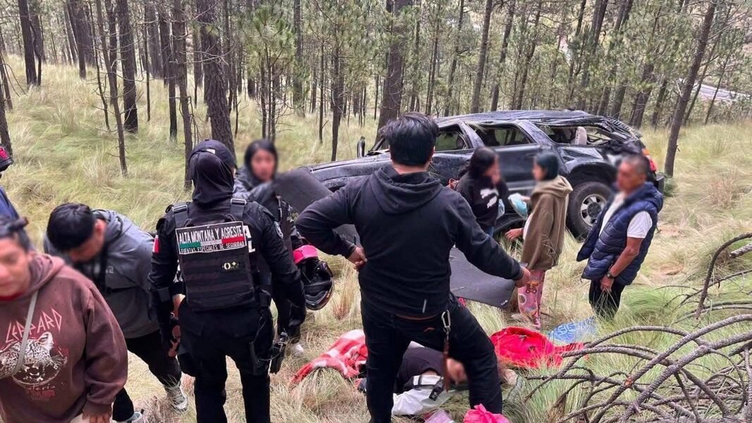 Volcadura en Paso de Cortés: familia afectada en aparatoso accidente