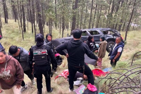 Volcadura en Paso de Cortés: familia afectada en aparatoso accidente