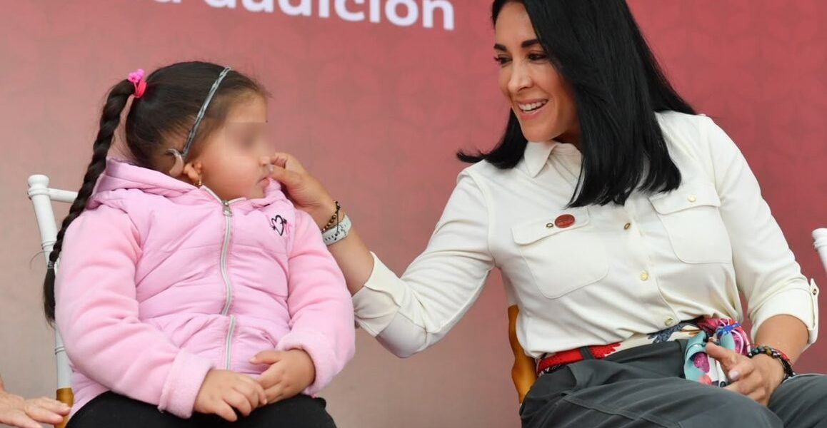 Edomex invierte 15 mdp en audífonos para personas con discapacidad auditiva