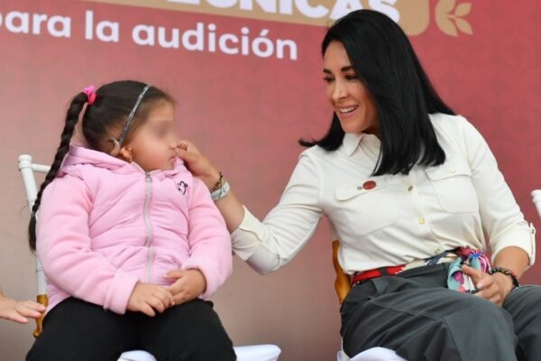 Edomex invierte 15 mdp en audífonos para personas con discapacidad auditiva