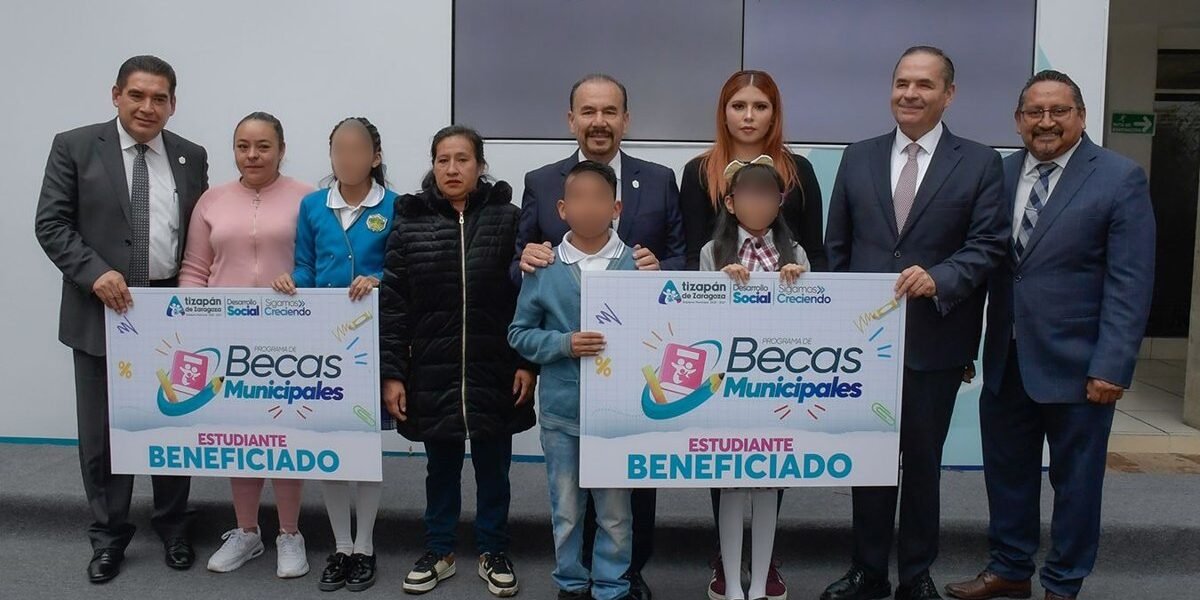 Atizapán invierte 52 millones en becas para 17 mil estudiantes