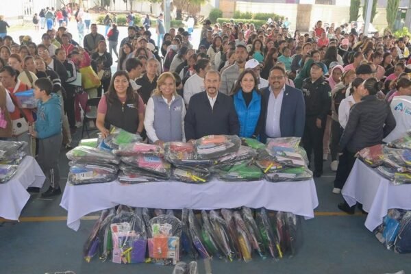 Atizapán inicia entrega de 10 mil kits escolares gratuitos