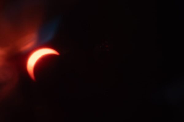Cuando la ciencia persigue la sombra: eclipses que transformaron la astronomía